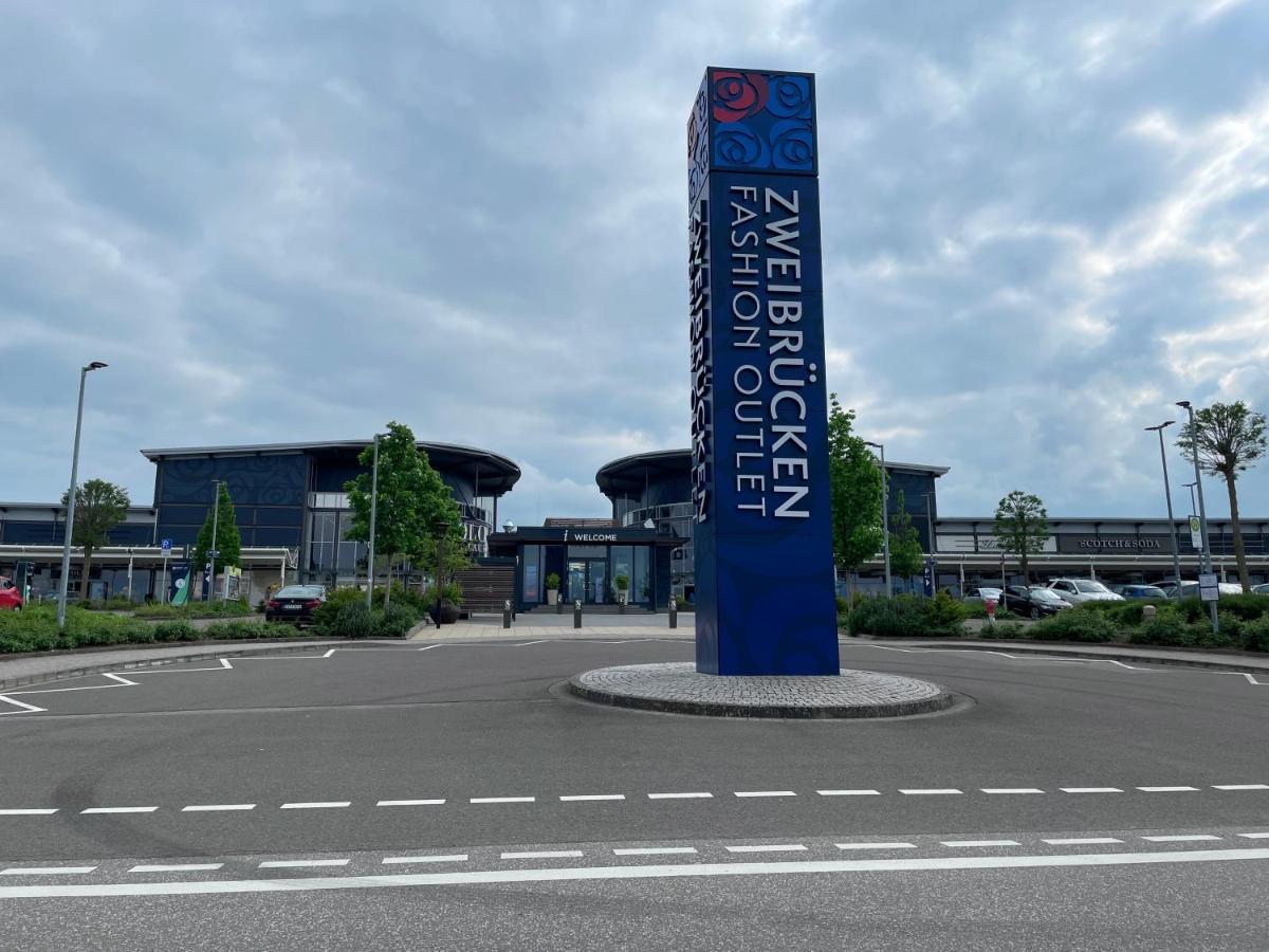 Апартаменты Schuhpartment Am Pfaelzer Wald Naehe Outlet Center Zweibruecken Пирмазенс Экстерьер фото